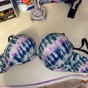 Selling because it doesn’t fit me anymore it’s a size 32 DD